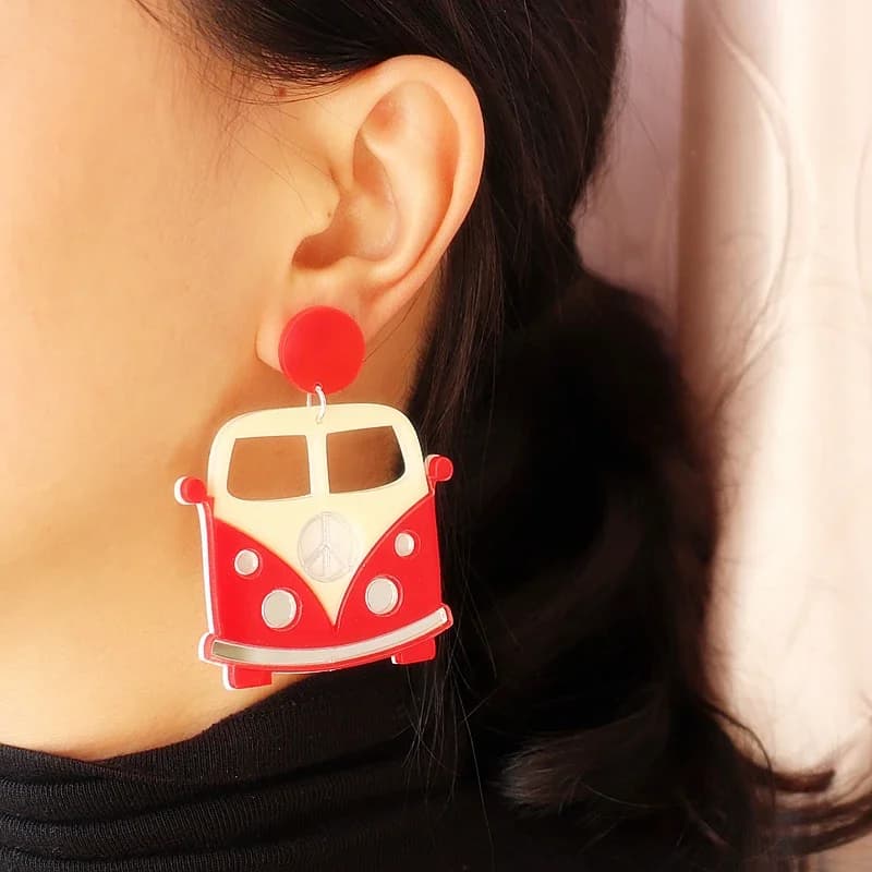 KUGUYS Boucles d'oreilles en forme de bus rouge pour femmes, bijoux vintage en acrylique, accessoires tendance pour festivals de musique et d'arts