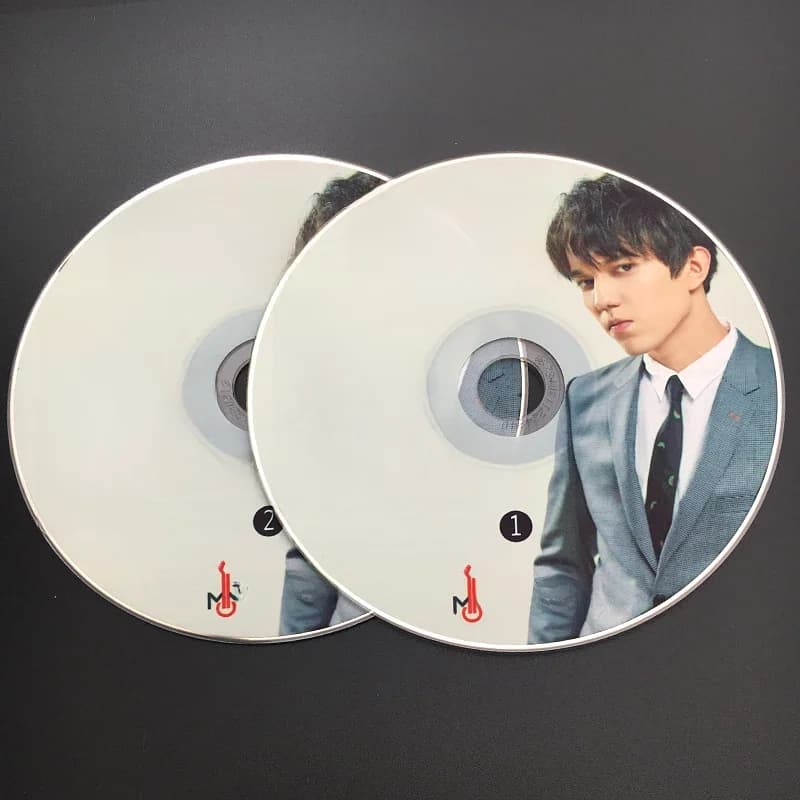 Lot de 2 disques CD de musique, différents modèles, Kudaibergen, S.O.S. Un Terrien, Détresse, chanteur, cadeau