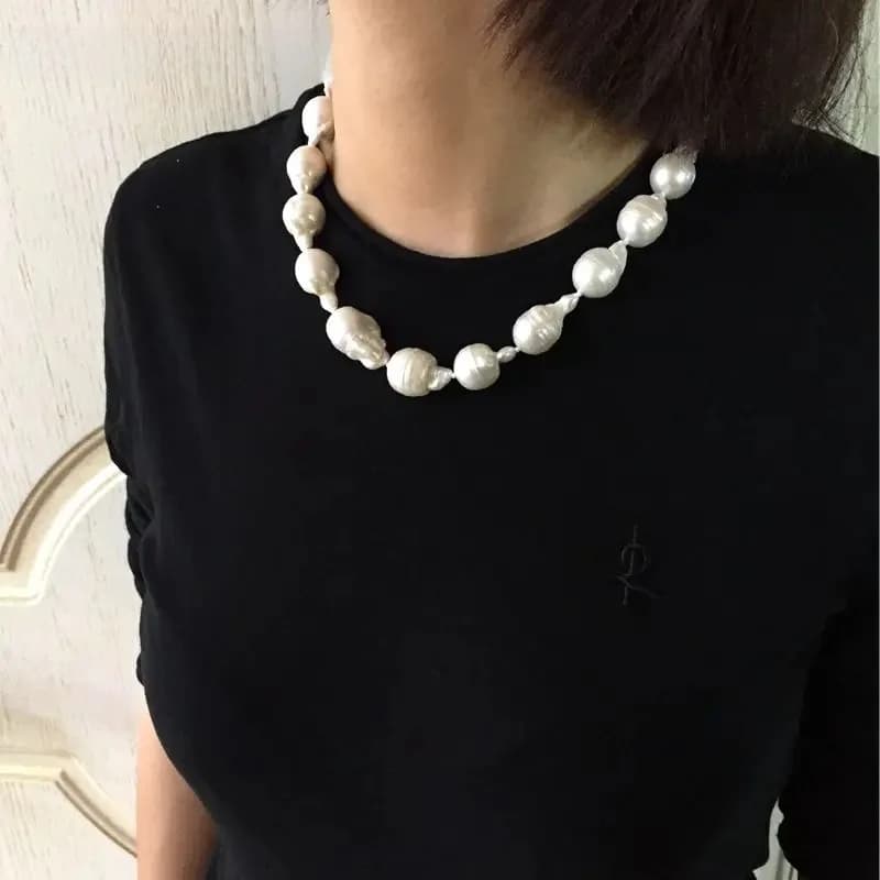 Boule de flamme nucléée en tissu de grande taille, couleur blanche, en forme de poire, collier de perles baroques, anneau à rainure, perles d'eau douce 100% naturelles