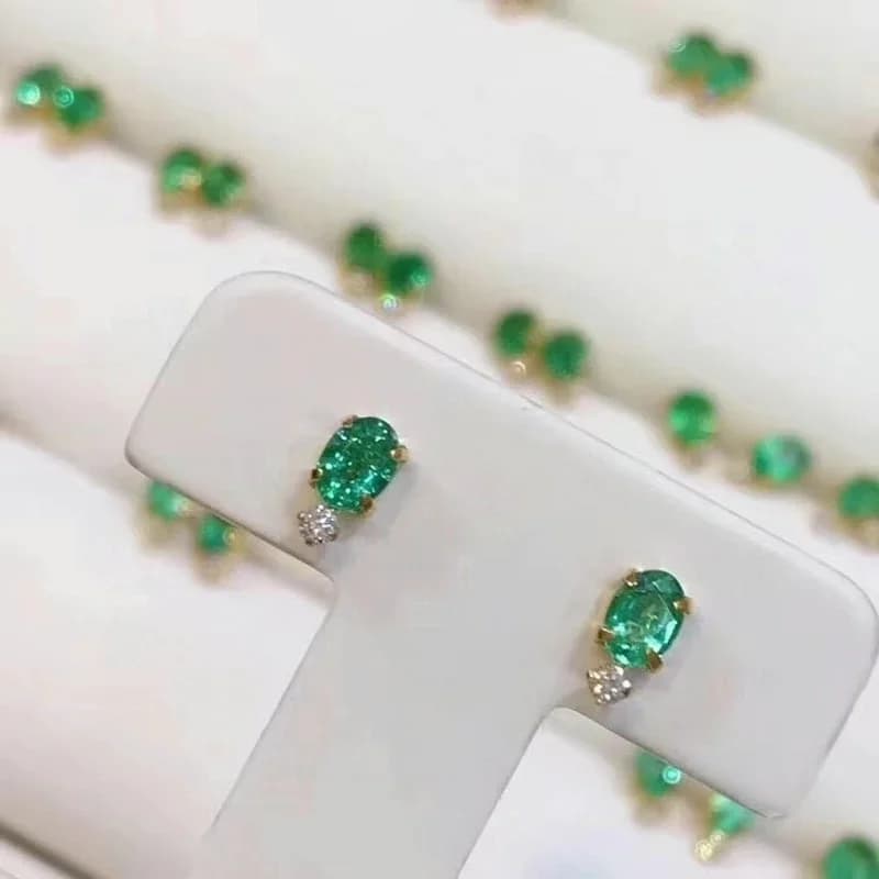 Boucles d'oreilles émeraude naturelle simples et délicates, émeraudes colombiennes, pierre précieuse de fierté, magasin de pierres précieuses naturelles professionnelles, argent 925