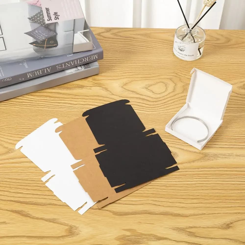 Boîte-cadeau de bijoux en papier Kraft blanc et noir, 30 pièces, support d'emballage, rangement pour boucles d'oreilles, colliers, accessoires de mariage, vente en gros en vrac