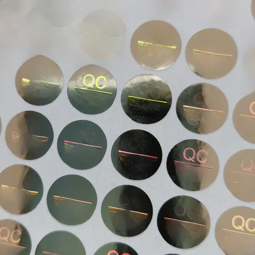Autocollants de sécurité holographiques avec logo personnalisé, inviolable, garantie, étiquette sans passe QC, 10mm x 10mm, 2000 pièces