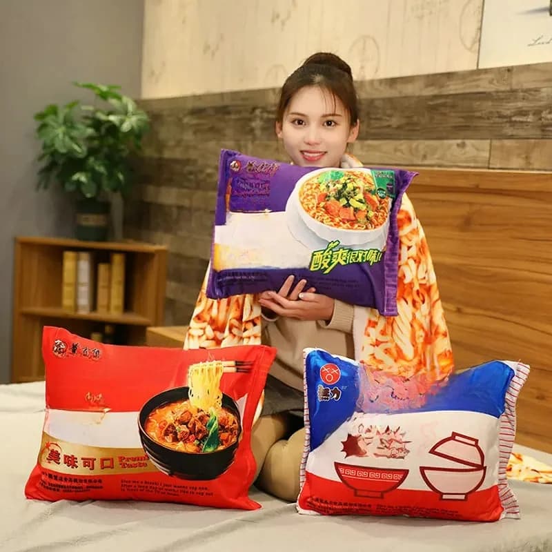 Kawaii Simulation boeuf frit nouilles instantanées jouets en peluche oreiller avec couverture cadeaux en peluche tissu coussin nourriture poupée