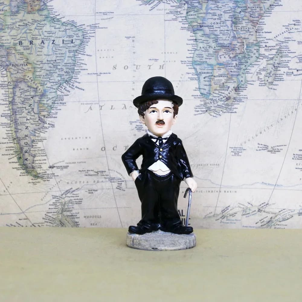 Statue classique de personne de renommée mondiale de Chaplin, maître de comédie américain et américain, figurine de directeur, modèle de jouets, cadeau de collection