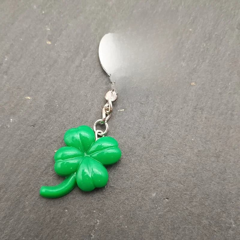 Porte-clés porte-bonheur trèfle à quatre feuilles vert créatif pour filles, porte-clés mignon, pendentif, accessoires de sac, cadeau, chaud