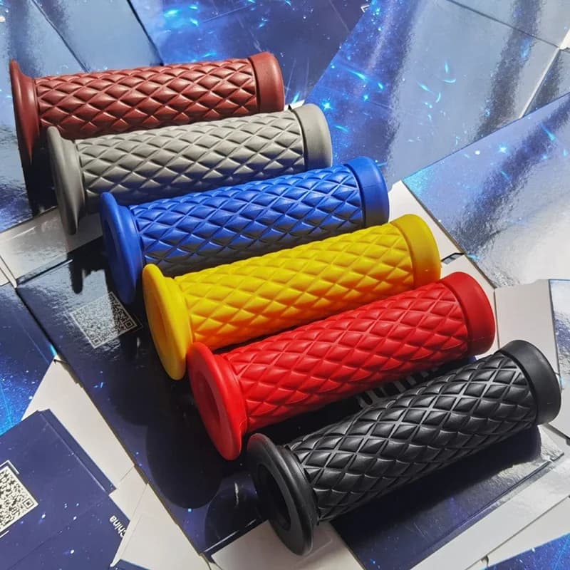 Nouveau 7/8 ''22MM poignées universelles de guidon de moto café Racer poignée de motos Vintage CG/GN/GS125