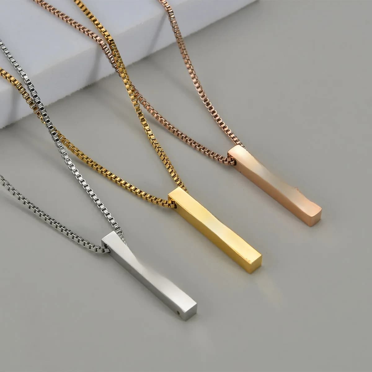Colliers avec pendentif carré en acier inoxydable, gravure sur quatre côtés, nom et Date, nouvelle chaîne de boîte personnalisée, bijoux cadeaux pour femmes/hommes