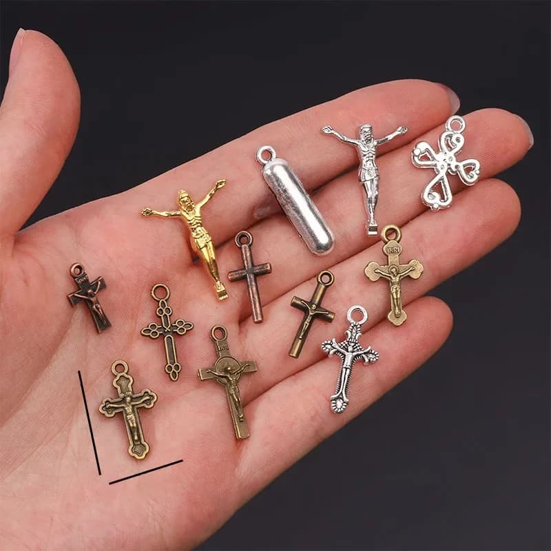 Petites Boucles d'Oreilles Classiques en Croix de Jésus, Bijoux Faits à la Main, 20 Pièces