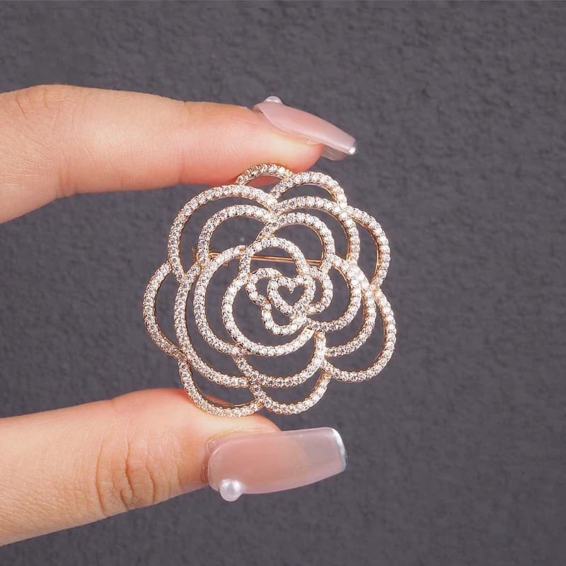 Broches de luxe en forme de fleur de camélia pour femme, boucles de foulard, épingles en tissu, accessoires de bijoux, cadeaux