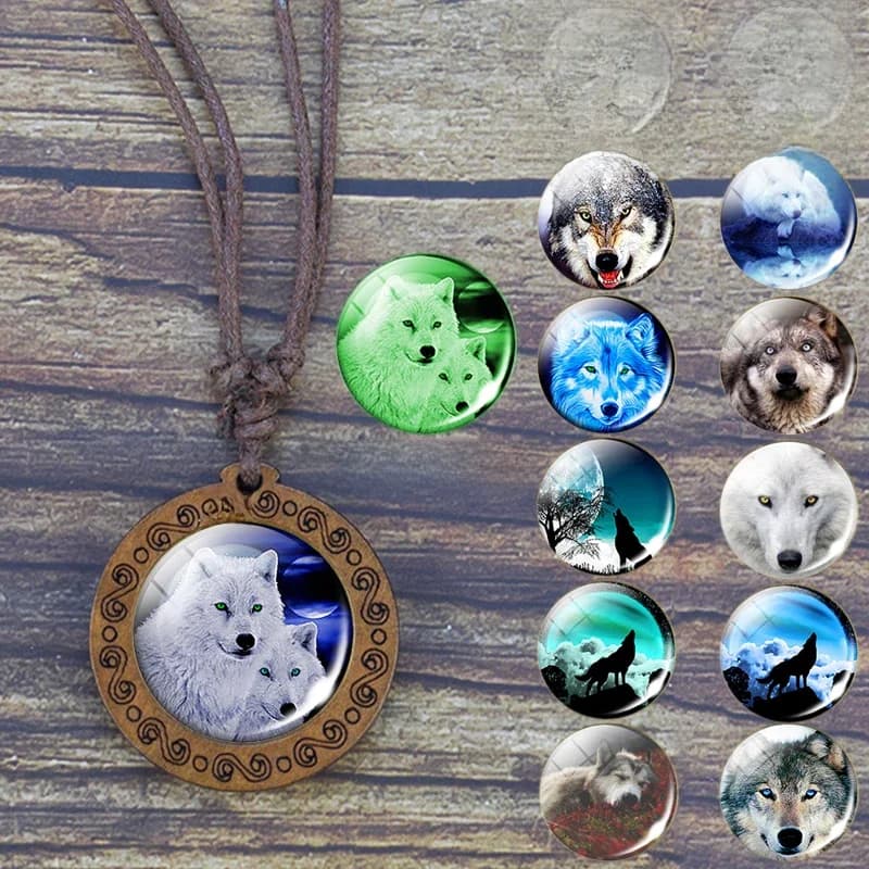 Collier avec pendentif en forme de loup et lune, chaîne en bois, blanc, tête de loup, brille dans le noir, bijoux, cadeau pour homme et femme
