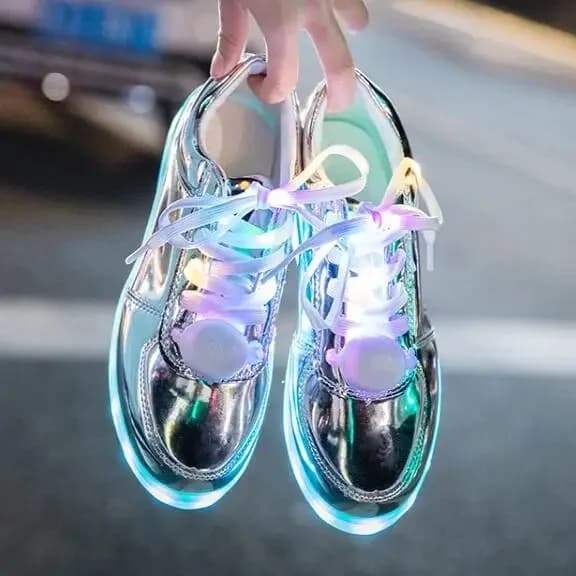 Chaussures de danse LED légères pour filles, chaussures de discothèque, mode de scène, printemps