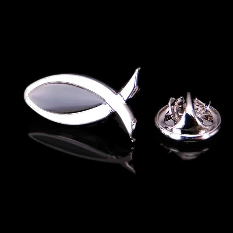 Broche poisson noir pour hommes et femmes, modélisation animale, épingle à revers, vêtements, sac à dos, badge, bijoux à la mode