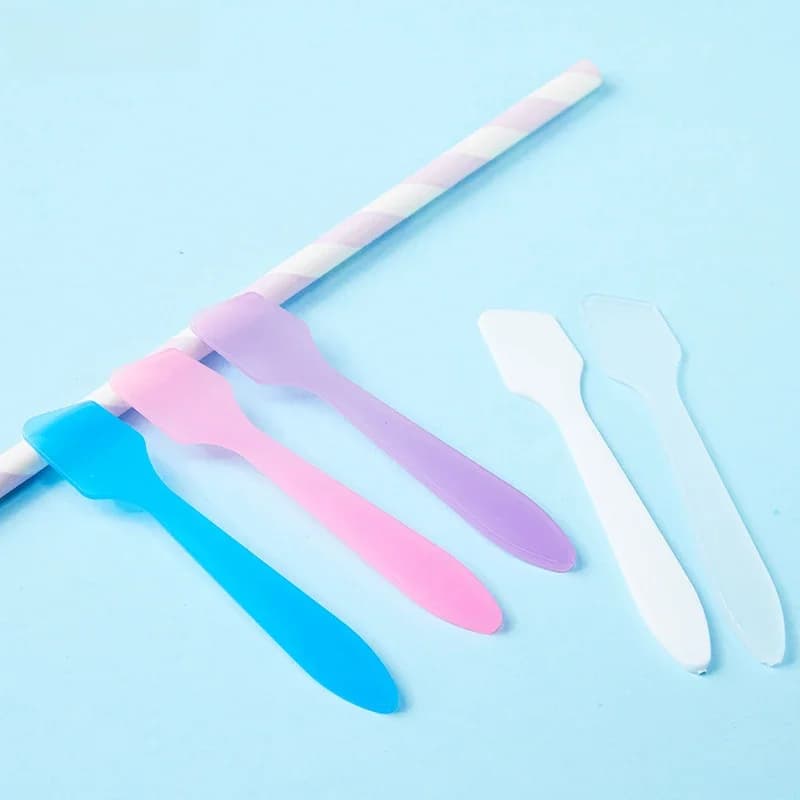 100 pièces Mini spatule cosmétique jetable Scoop maquillage cuillère masque crème cuillère crème pour les yeux bâton maquillage visage beauté bricolage outils Kits