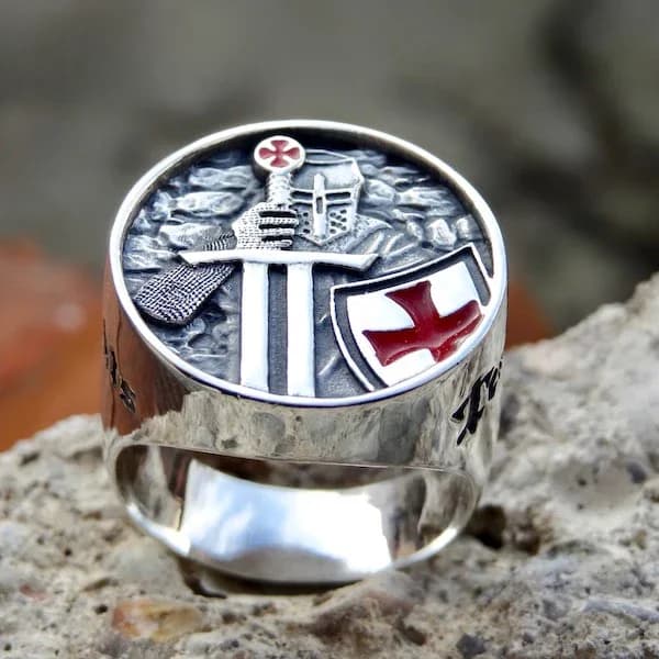 Bagues en acier inoxydable pour hommes, trucs Cool, bouclier d'armure rouge, chevalier templier croisé, anneau croisé, bijoux Punk, vente en gros