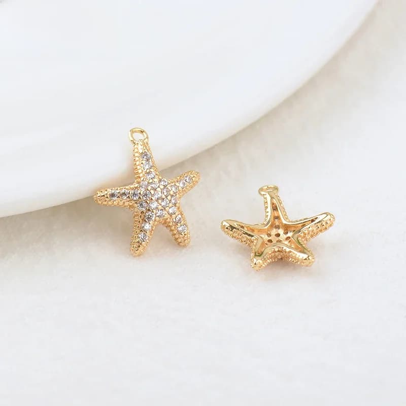 (739) 4 pièces, 12x13,5 mm, breloques et pendentifs en forme d'étoile de mer en laiton couleur or 24 carats et zircon, accessoires de haute qualité pour la création de bijoux DIY