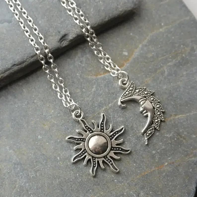 Colliers soleil et lune, paire de chaînes de meilleurs amis célestes, cadeau pour ami, longs pendentifs pour hommes et femmes, Punk, bijoux à la mode, amulette
