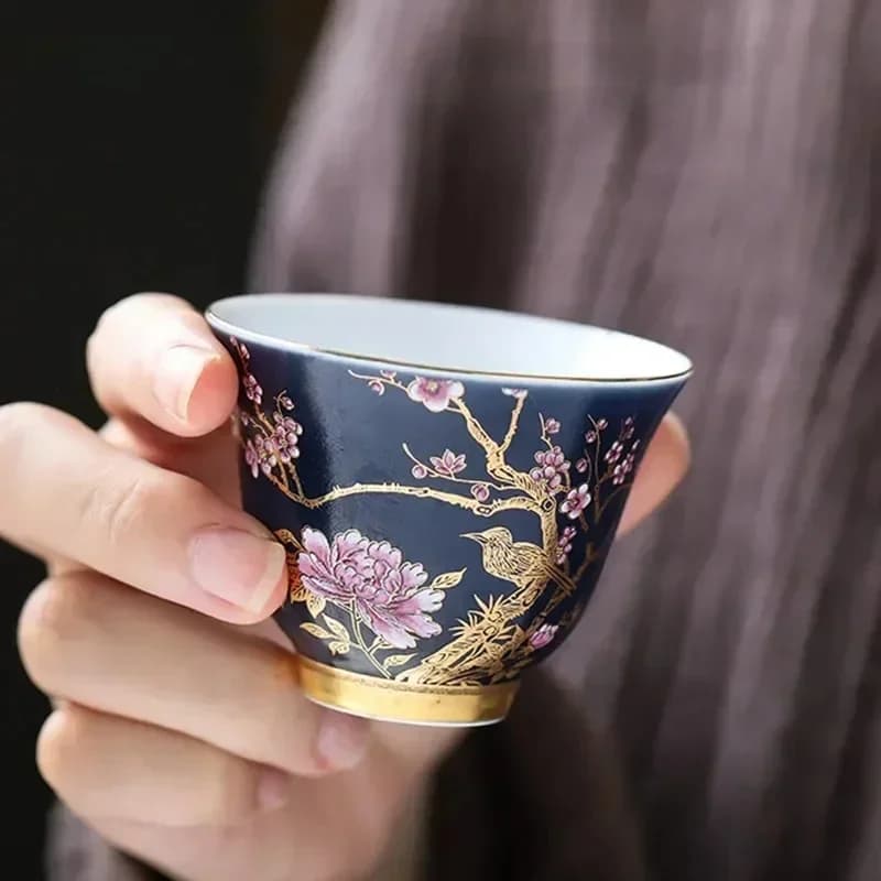 Tasse à thé en céramique de luxe Palace, fleurs peintes à la main, tasse à thé fait à la main, cravate Guanyin Pu'er maison service à thé en porcelaine 65ml 1 pièce