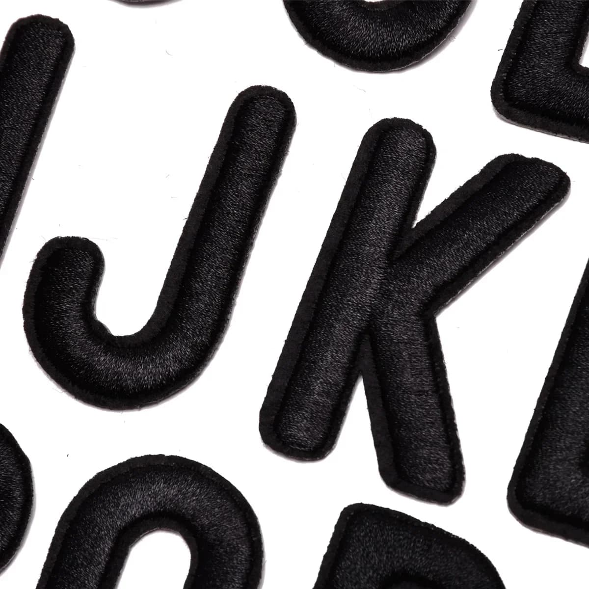 Lettres brodées noires à repasser sur Patch, patchs Alphabet pour vêtements d'enfants, sacs, couture, bricolage, accessoires de Badge de marque