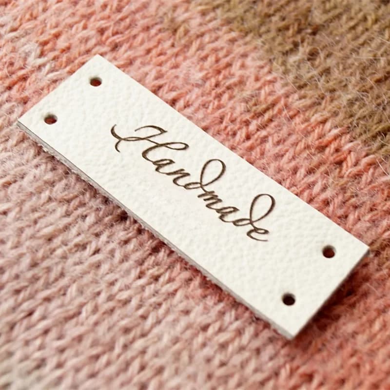 30 étiquettes personnalisées en cuir faites à la main pour vêtements, tricot, marquage de logo, chapeaux, accessoires DIY