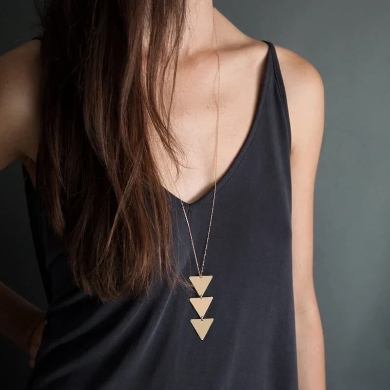 Collier tendance pour femmes, chaîne longue en métal lisse, pendentif triangle monobloc, accessoires esthétiques, cadeau pour le cou, vente en gros