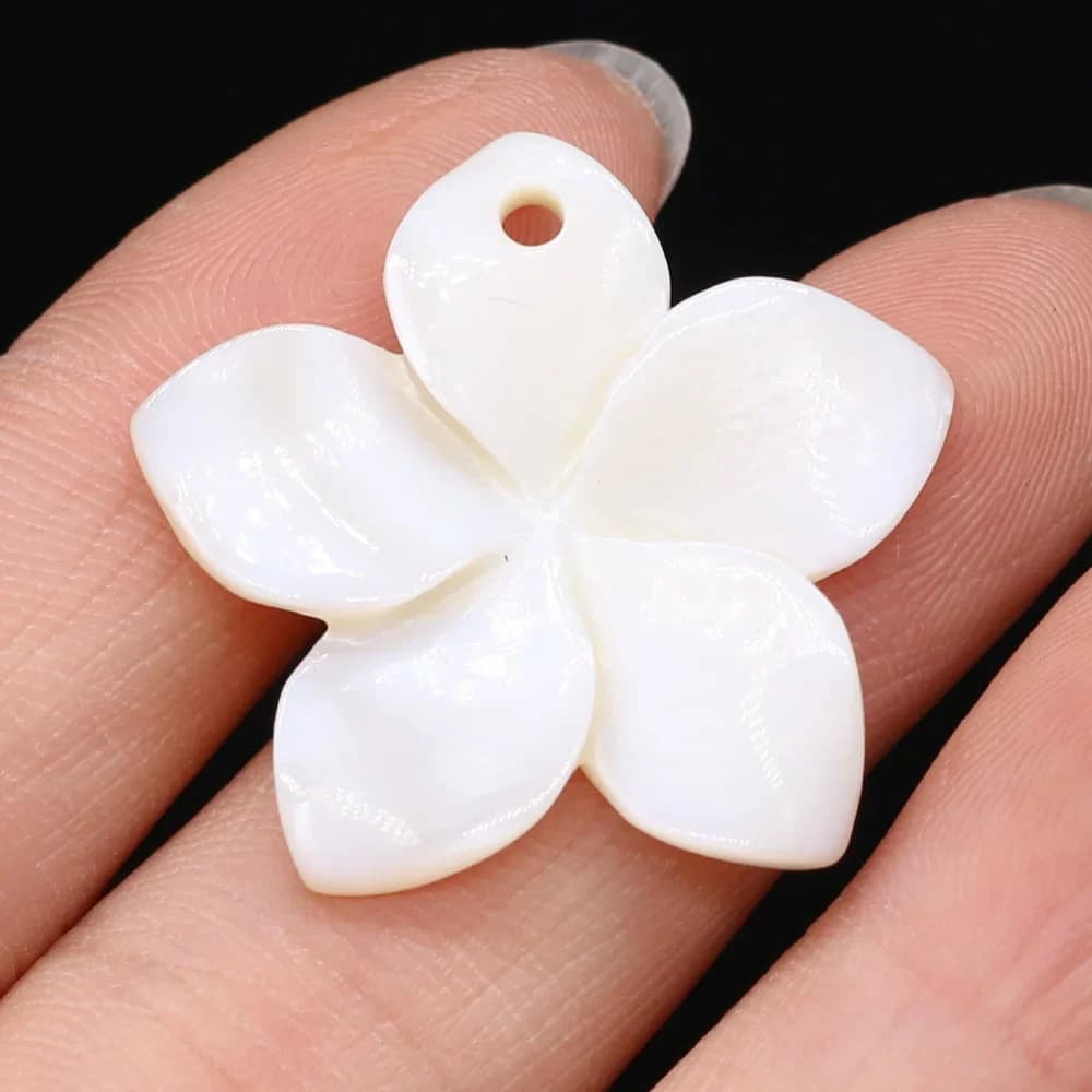 Pendentif en forme de fleur blanche naturelle, 5 pièces, breloques en nacre pour bricolage, collier, boucle d'oreille, fabrication de bijoux, décor artisanal
