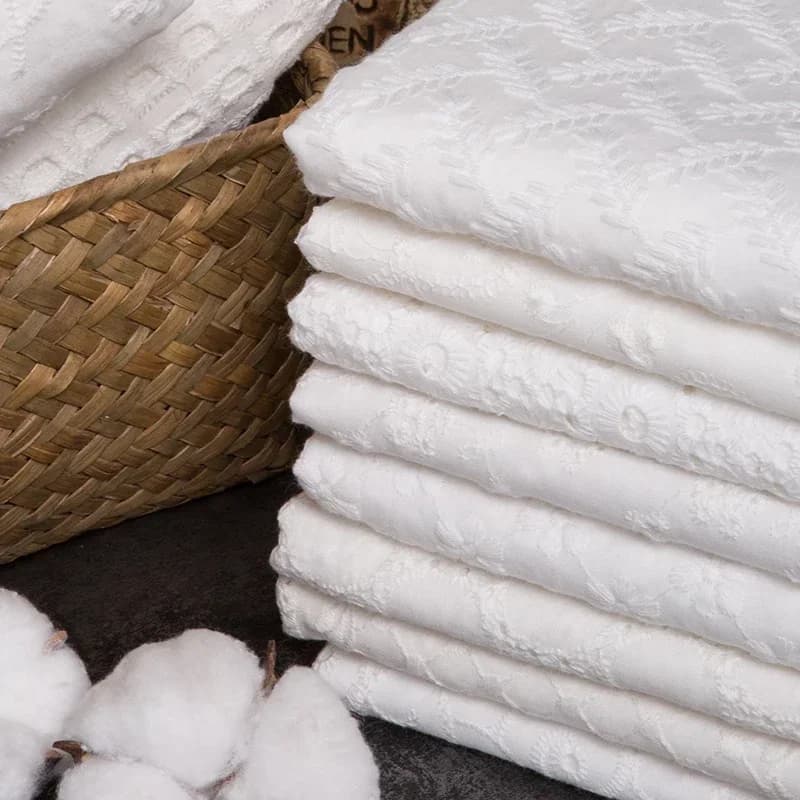Tissu en dentelle brodée blanche, 100% au mètre, coton, robes de mariée, jupes, vêtements, couture, fleur, gril creux, cour de brocart