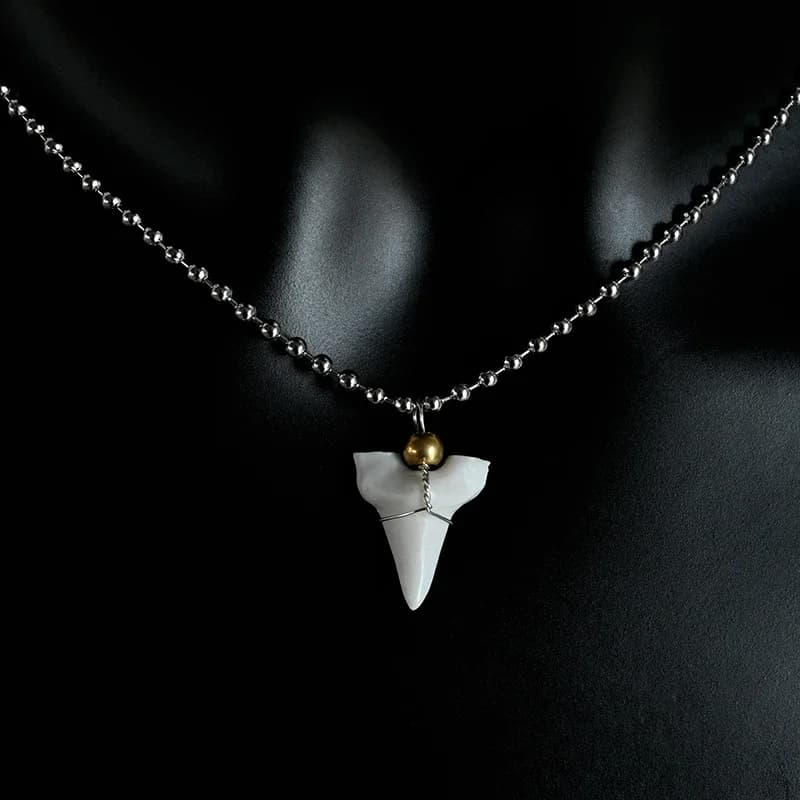 Collier de surfeur hawaïen fait à la main pour hommes et femmes, pendentif en dents de requin, chaîne de perles en acier inoxydable, tour de cou en os, bijoux, 1PC