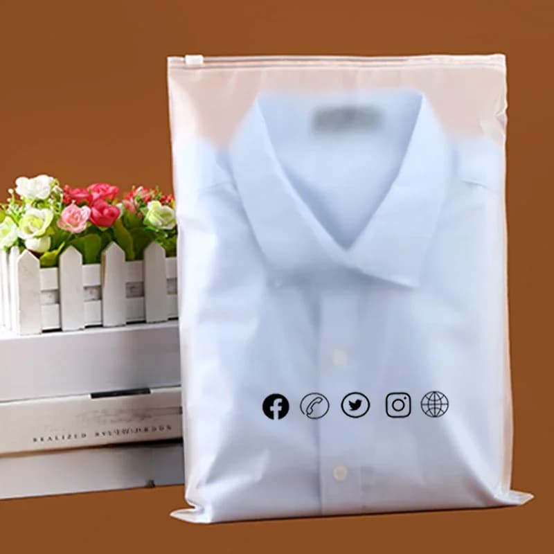 Sacs en plastique à fermeture éclair givrée pour vêtements, 50 pièces, sacs à fermeture éclair avec Logo imprimé pour vêtements, manteau, jean, paquet de sweats à capuche