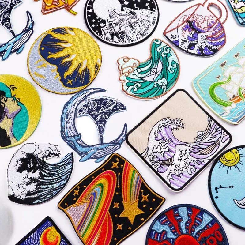 Patchs brodés ondulés de dessin animé sur les vêtements, Badges appliqués extérieurs pour vêtements, patchs thermoadhésifs pour autocollants pour vêtements