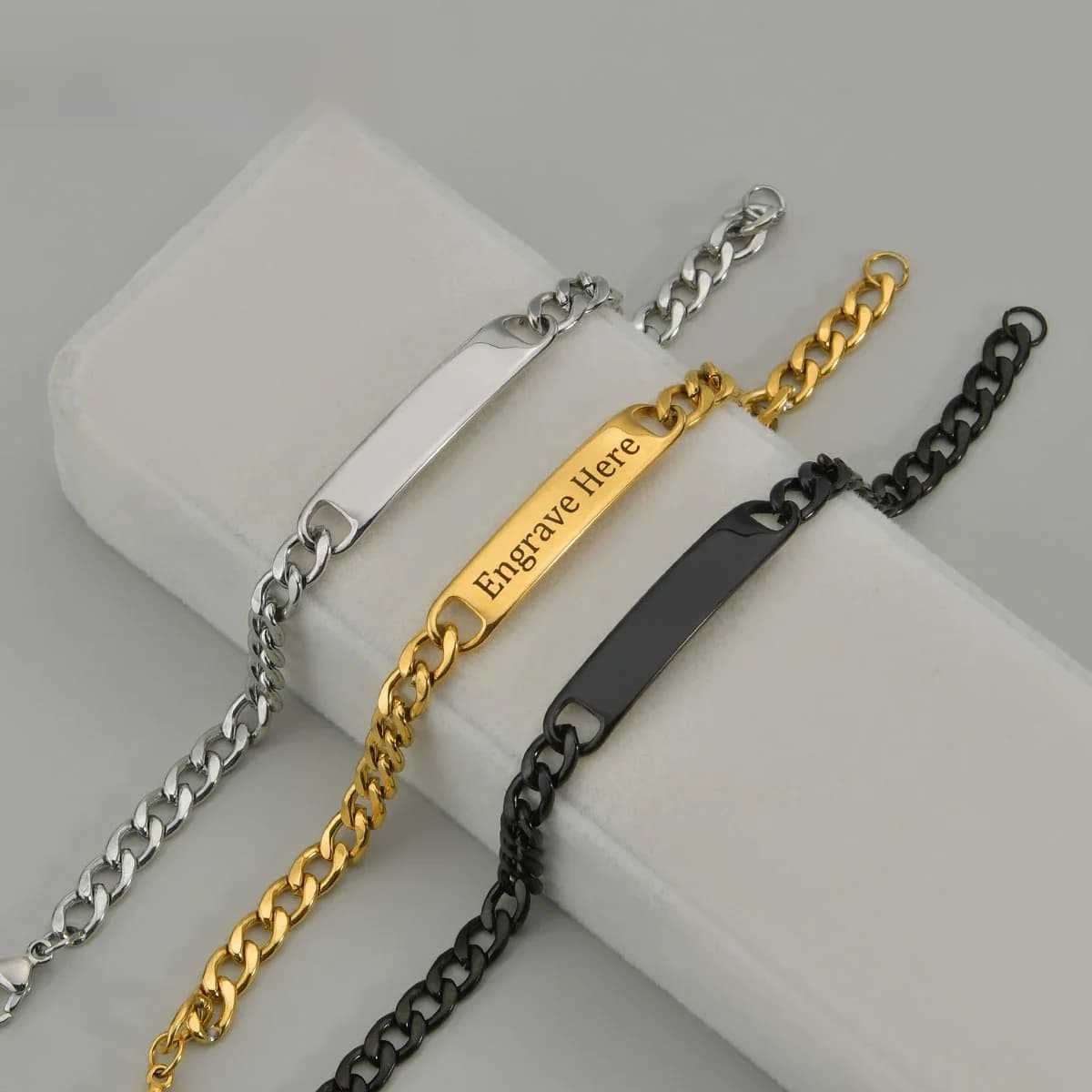 Atoztide – Bracelet avec mot personnalisé, plaque signalétique, en acier inoxydable, pour hommes et femmes, chaîne à maillons réglable, bijoux personnalisés, cadeau