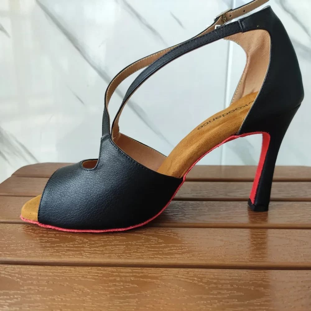 Evkoodance Chaussures de danse latine pour femmes en cuir noir, chaussures de salsa, semelle extérieure en daim rouge, chaussures de danse de fête pour filles, 10 cm
