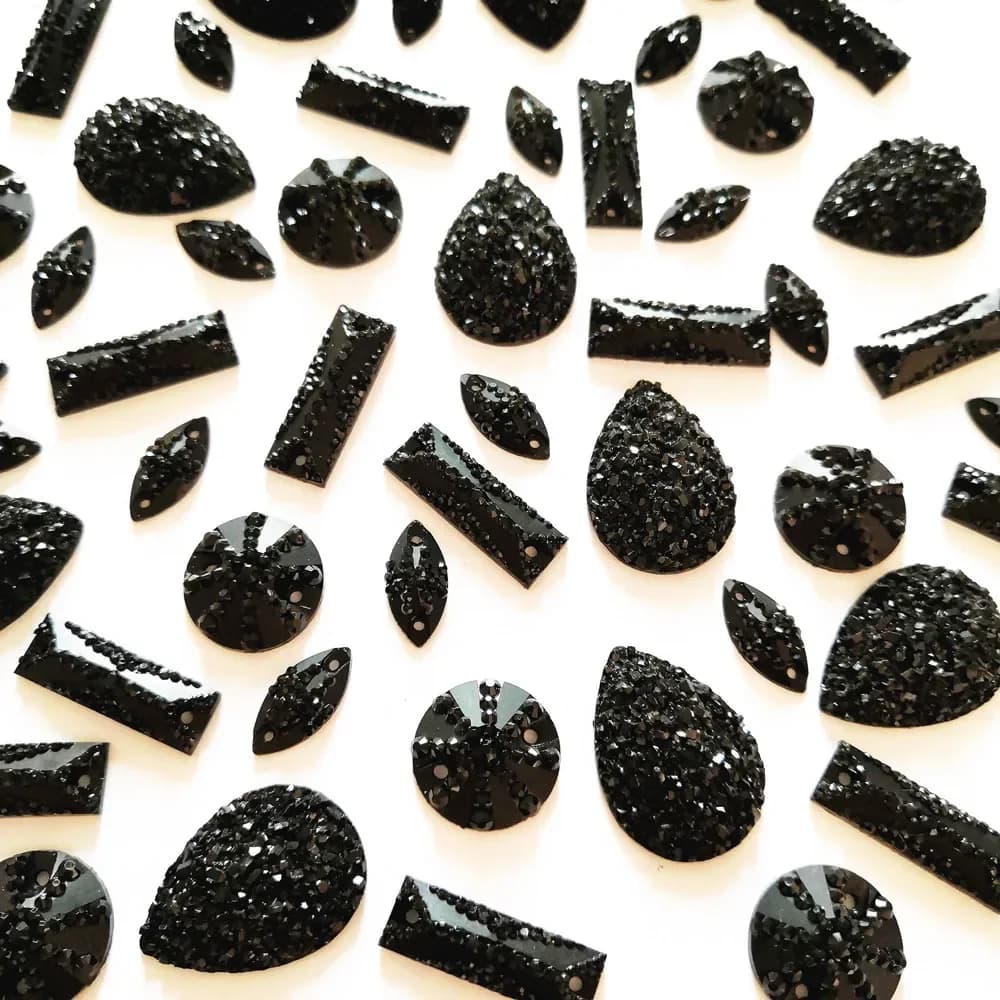 Strass à coudre ornementaux noirs en forme de mélange, pierres et cristaux à dos plat mélangés pour coudre des vêtements, fabrication de bijoux, chaussures de travail artisanales