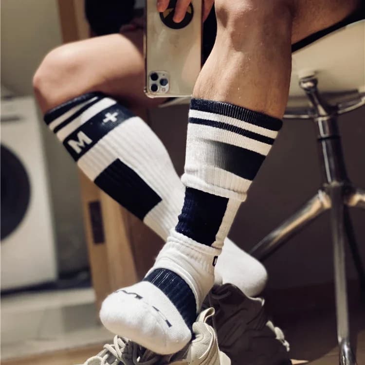Mode blanc noir jaune bleu rose couleur chaussettes Sexy hommes sport Long Tube Football Streetwear chaussettes confortables chaussettes