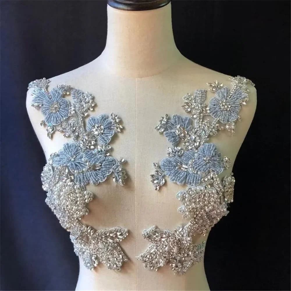Paire d'appliques en strass fleur 3D bleu fumé, perles de cristal, Patch artisanal pour corsage français, Applique lourde