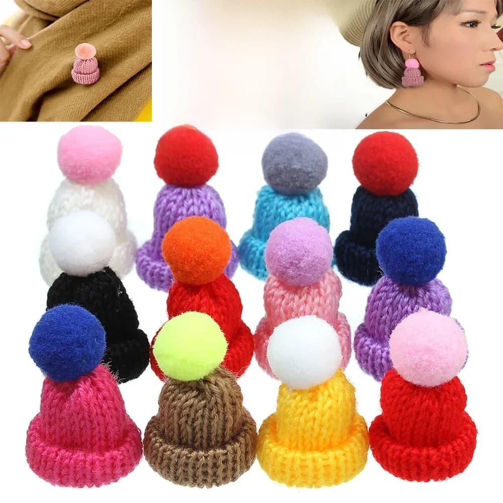 Mini chapeaux à Pompon faits à la main, 10 à 50 pièces, petits chapeaux artisanaux, broche, jouets au Crochet, décoration, accessoire de bijoux, petites casquettes