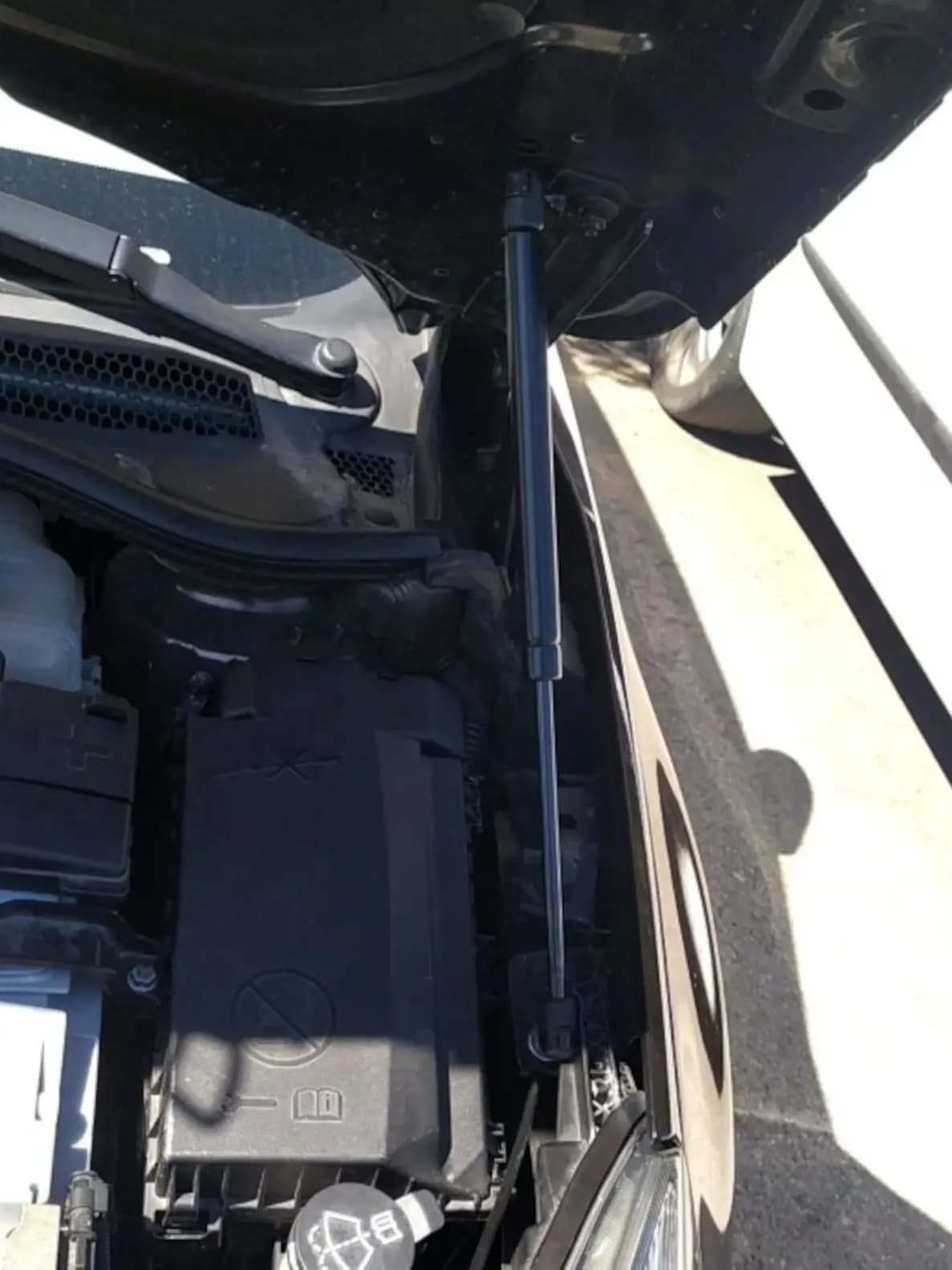 2 pièces 51238202688 Barre de Support de levage de entretoises à gaz de capot de capot de moteur avant de voiture pour BMW série 3 E46 M3 2001-2006