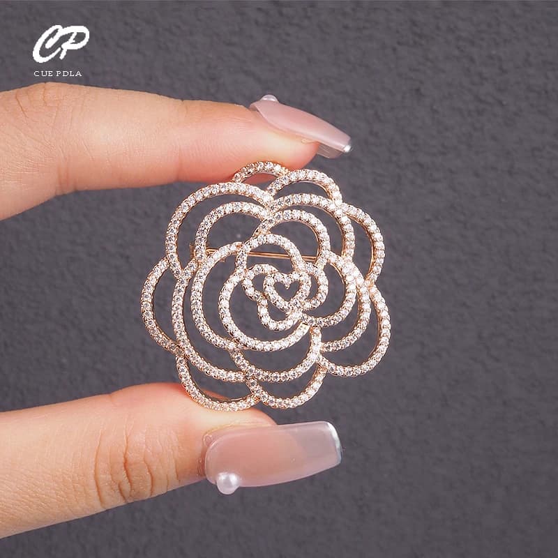 Broches de luxe en forme de fleur de camélia pour femme, boucles de foulard, épingles en tissu, accessoires de bijoux, cadeaux