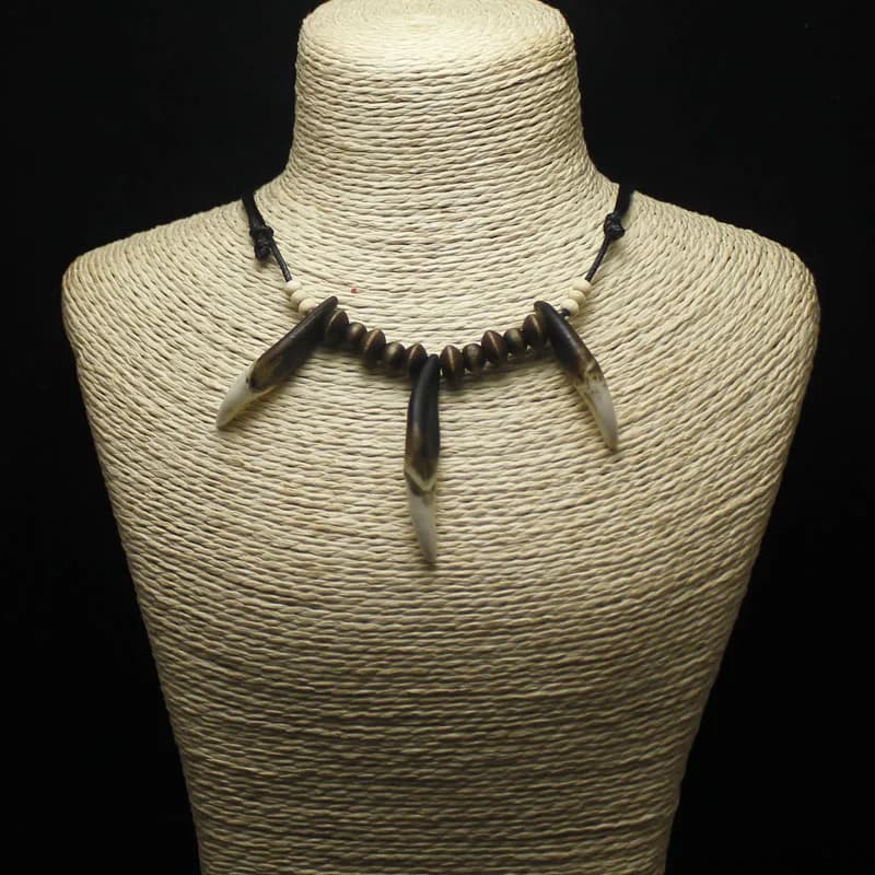 Pendentif en forme de dents de loup, crocs naturels tribaux, chaîne en cuir véritable, collier de surfeur perlé, ras du cou, amulette, cadeau