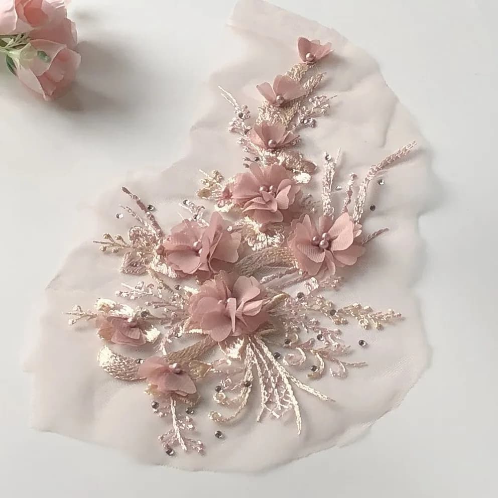 1 pièce de dentelle en tissu brodé en maille perlée avec fleur tridimensionnelle en mousseline, accessoires de décoration pour robe de mariée, artisanat de dentelle DIY