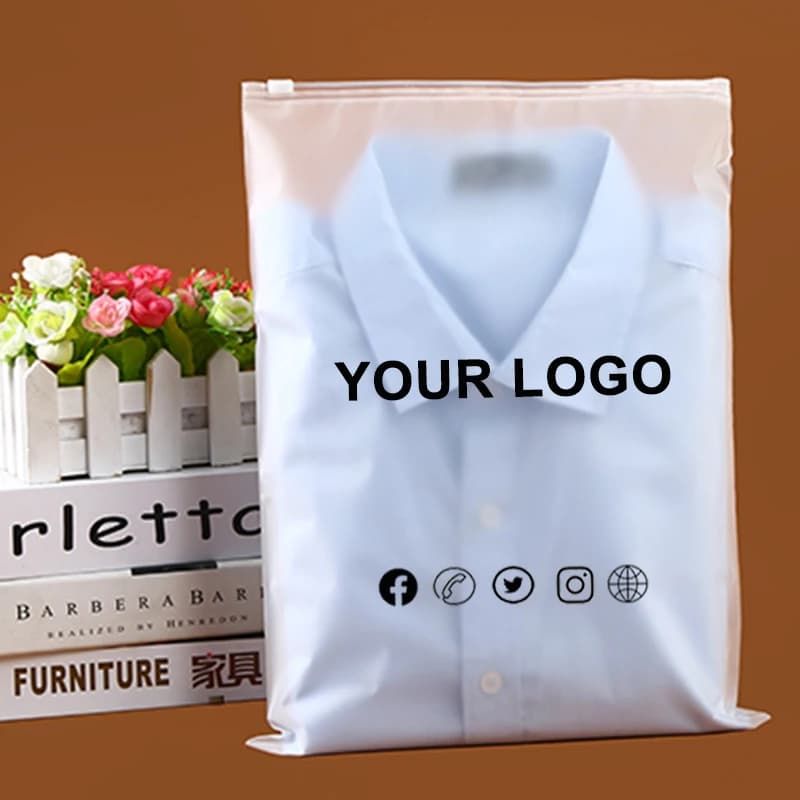 Sacs en plastique à fermeture éclair givrée pour vêtements, 50 pièces, sacs à fermeture éclair avec Logo imprimé pour vêtements, manteau, jean, paquet de sweats à capuche