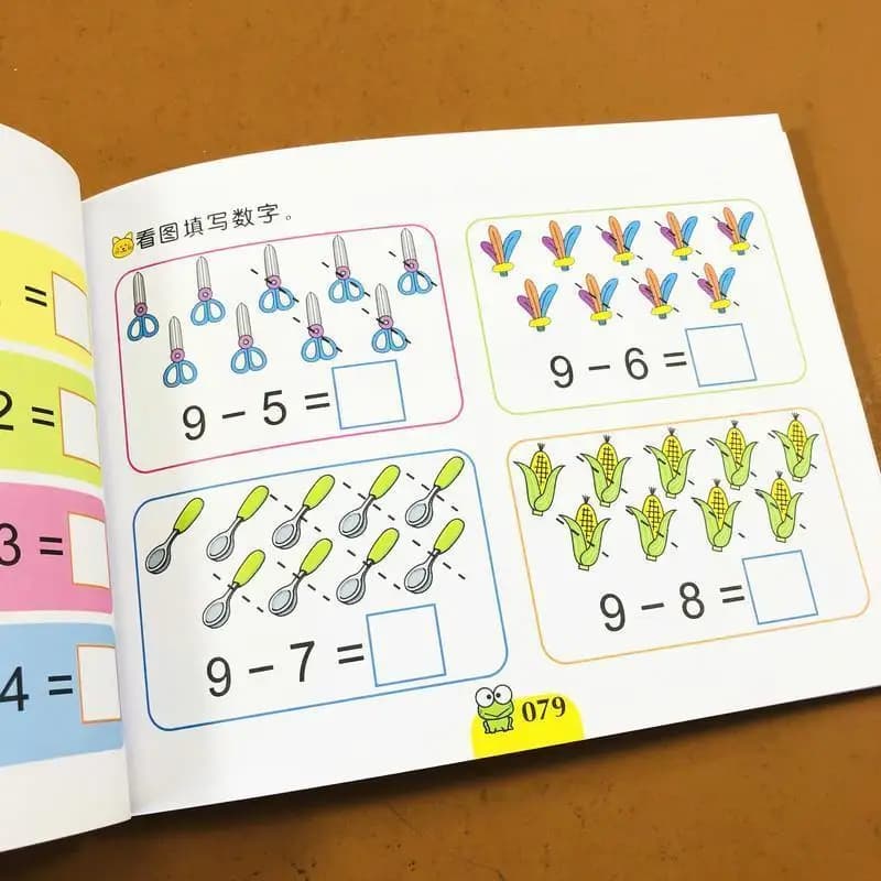 Cahier d'exercices de maths pour l'école maternelle, regardez l'image et calculez la formule, ajoutez et soustrayez dans les 10