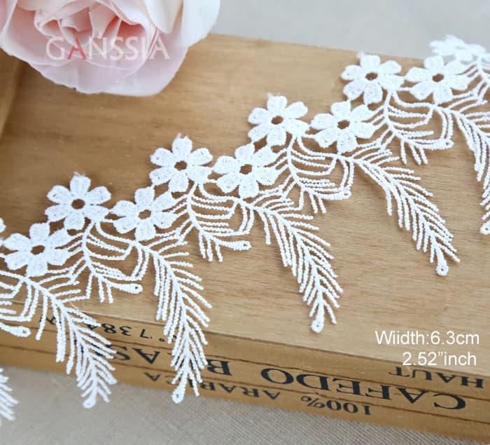 Largeur : 6,3 cm (2,52 po) Dentelle à franges florales en polyester et soie, accessoires de couture (ss-2150)