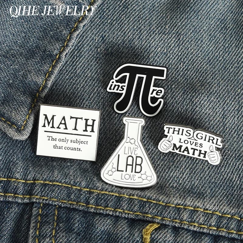 Broche en émail de discipline pour femmes en mathématiques et sciences, broches en métal, noir et blanc, lettres simples, cadeau d'insigne pour les enseignants, les étudiants, les geek