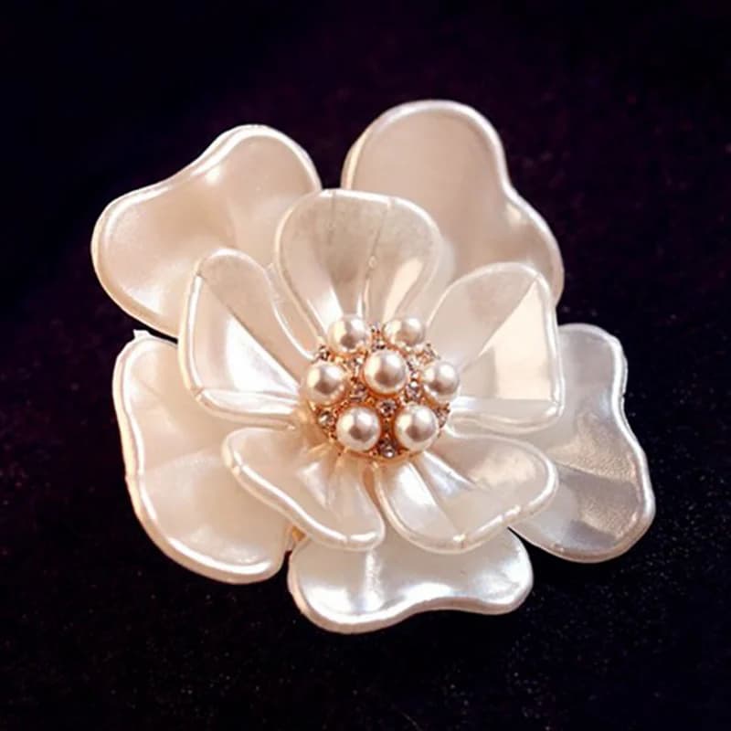 Nouvelle tendance camélia femmes broche élégante fleur perle broches mode femme fête manteau robe écharpe accessoires bijoux cadeau