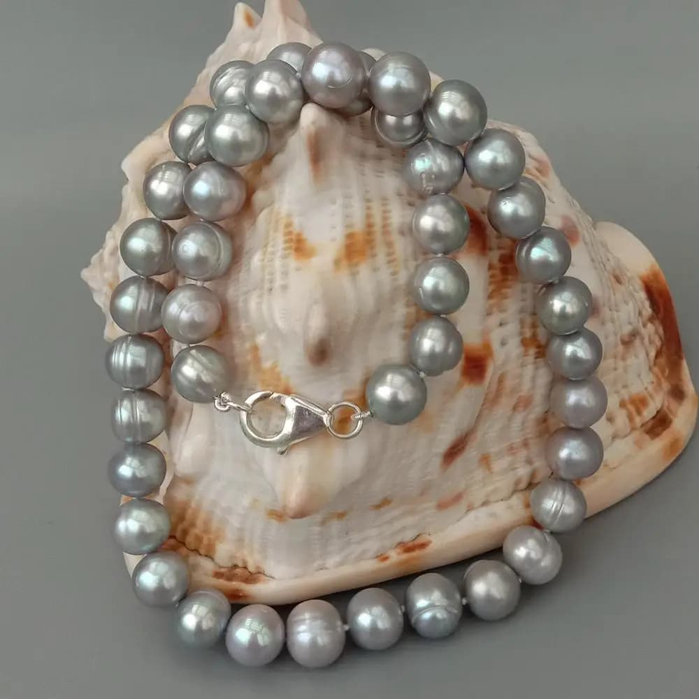 YYGEM Collier ras du cou en perles d'eau douce cultivées naturelles de 10-11 mm, gris argenté, 17', fermoir en argent 925