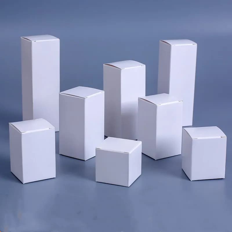 Petite boîte-cadeau blanche, boîte d'emballage en carton 350G, paquets carrés en papier vierge, différentes tailles, vente en gros, 50 pièces/lot