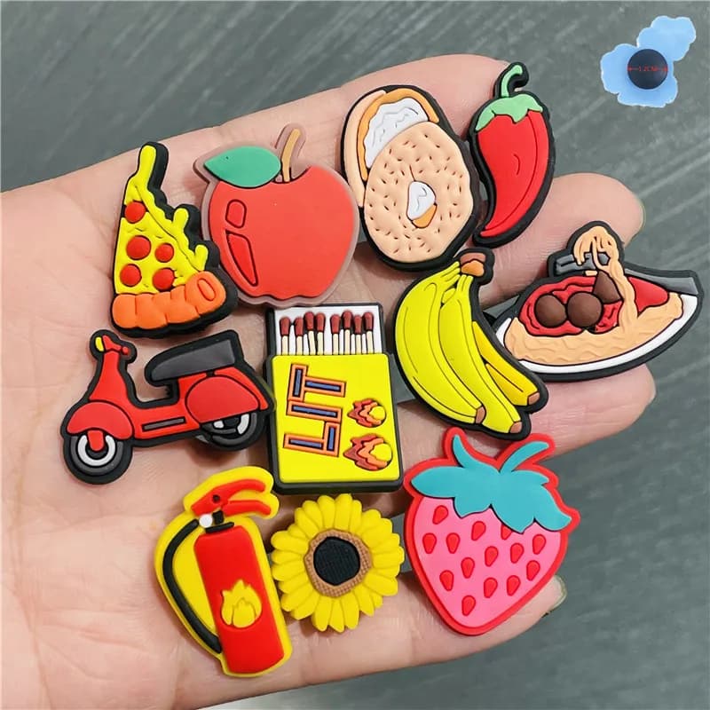 Vente unique 1 pièces nourriture fruits Pizza fleurs éclairées PVC chaussures breloques mignon chaussure décor bricolage sac à dos bracelets enfants cadeaux de fête