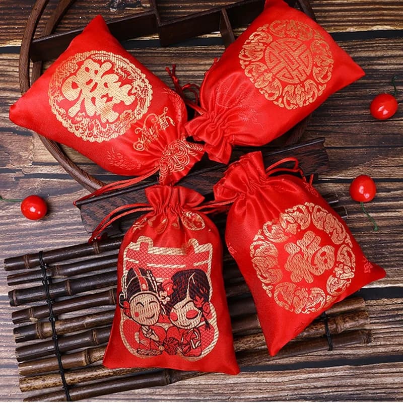 Sac à bonbons Double bonheur rouge, lot de 50 pièces, petit sac en tissu brodé, pochette de rangement à cordon