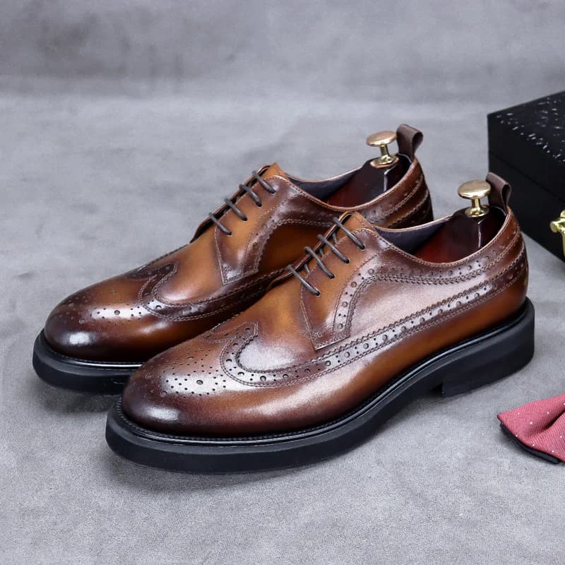 Chaussures en cuir faites à la main pour hommes, chaussures provoqué d'affaires sculptées, Brogue, noir, décontracté, augmentation britannique, Oxfrods à lacets, été, nouveau