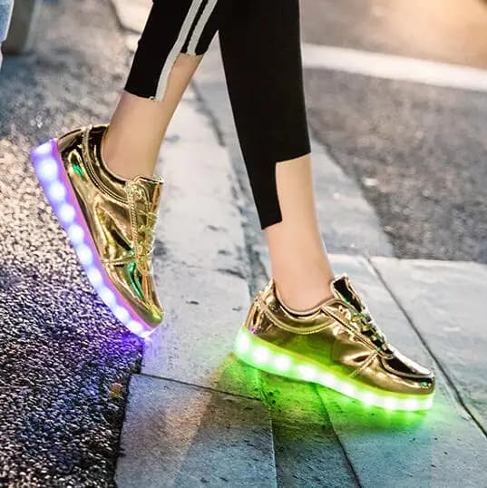 Chaussures de danse LED légères pour filles, chaussures de discothèque, mode de scène, printemps